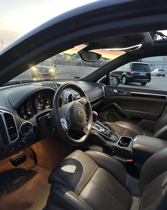 Porsche Cayenne cena 221400 przebieg: 77000, rok produkcji 2013 z Słupsk małe 781